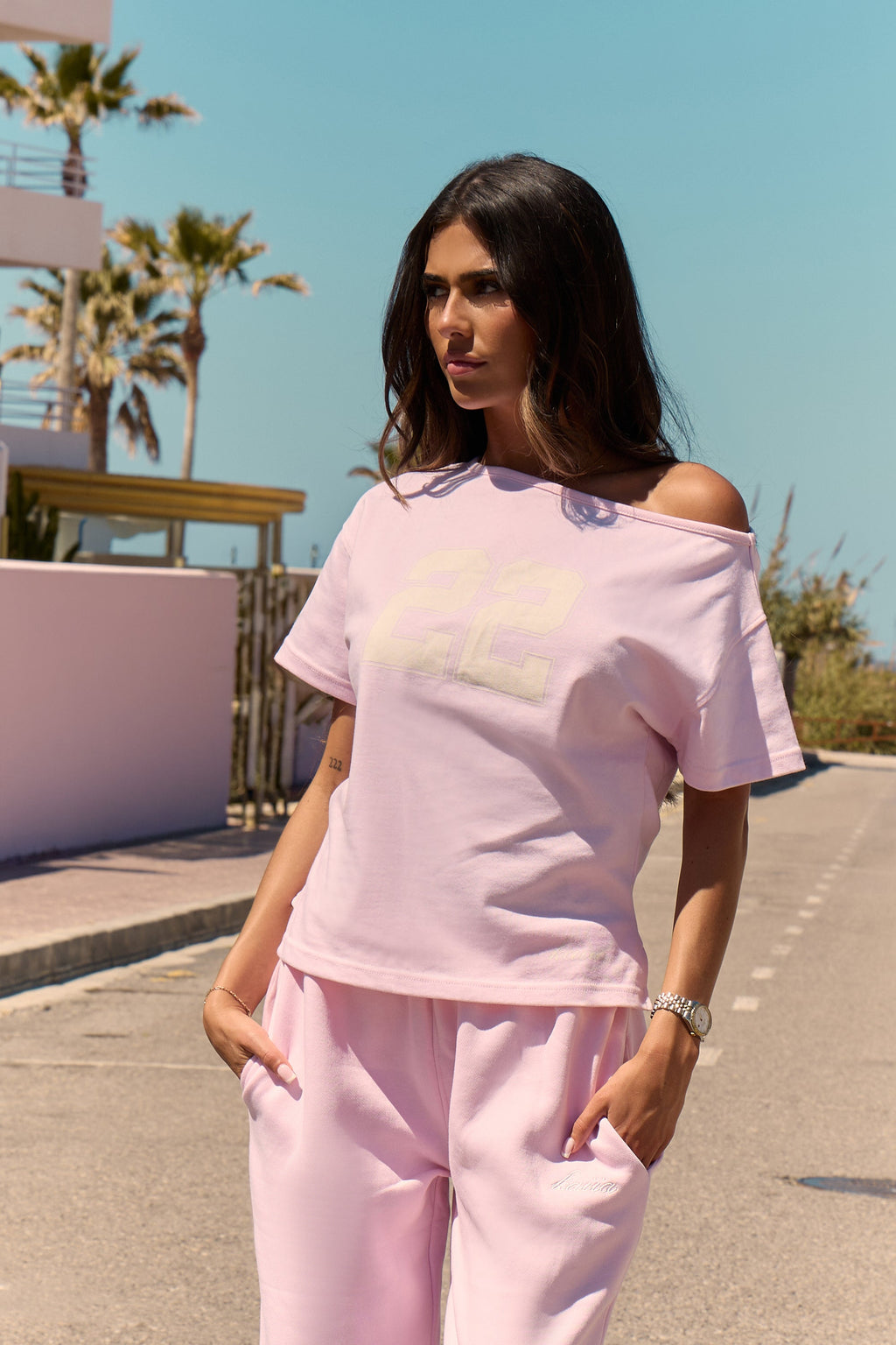 Kaiia 22 Graphic Off the Shoulder T-shirt Soft Pink